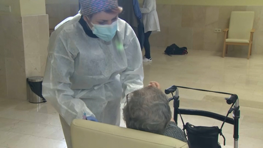 Los mayores de las residencias fueron los primeros en vacunarse