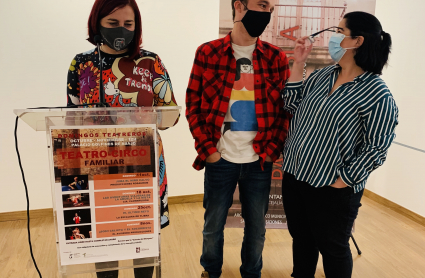 Imagen de Fernanda Valdés, Roberto Calle y Ana Fernández en la presentación de los Domingos Teatreros