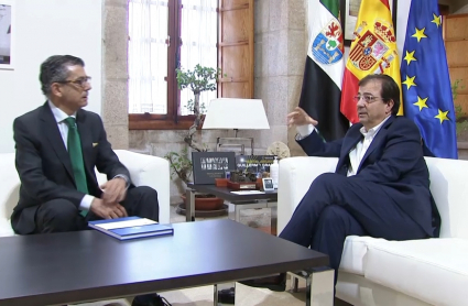 El Fiscal Superior de la Fiscalía de Extremadura con el Presidente de la Junta de Extremadura