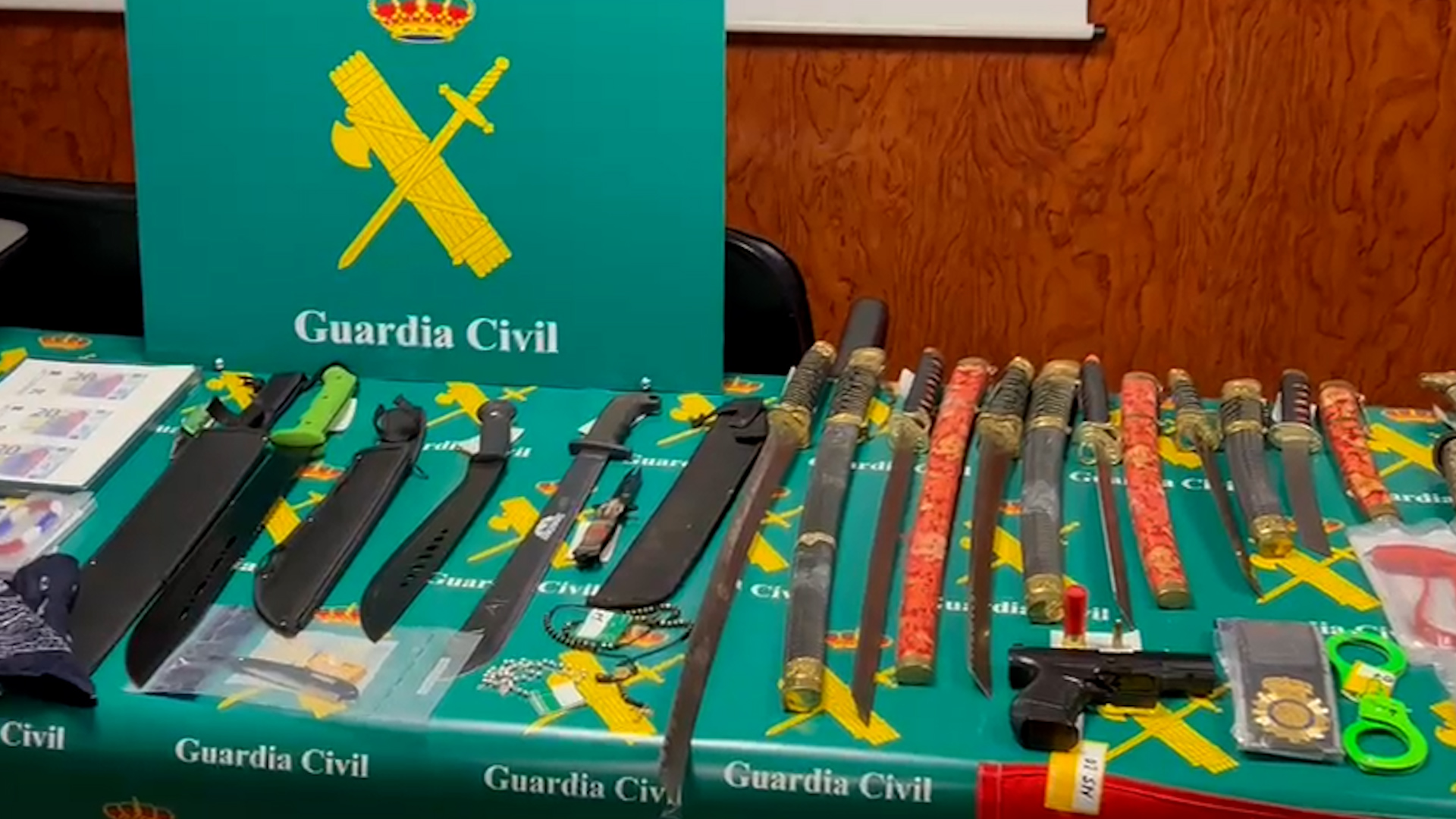 material incautado por la guardia cibvil a la banda dominican