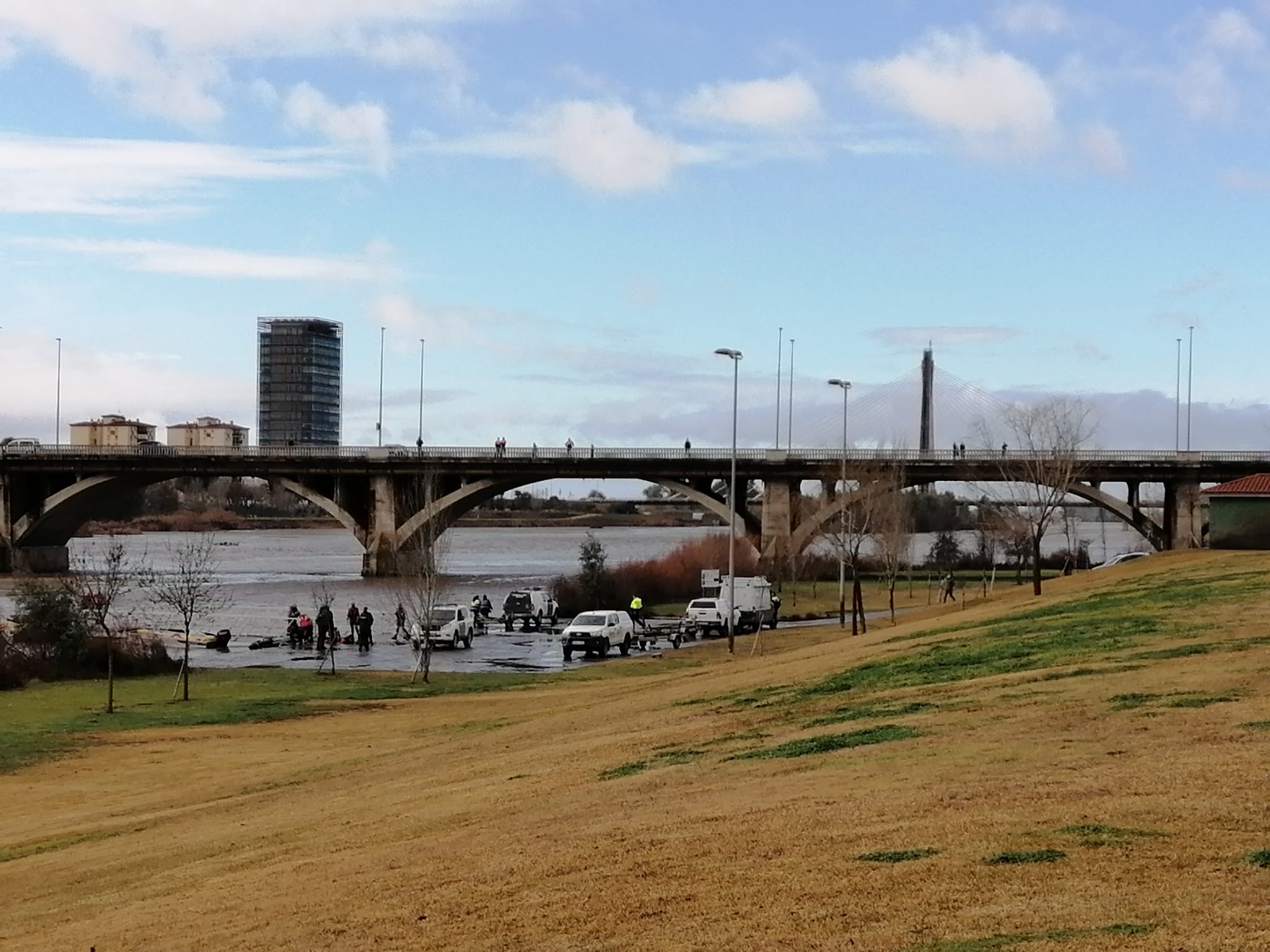 Tres fallecidos tras el vuelco de una barca en el Guadiana en Badajoz