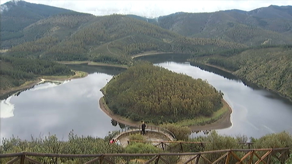 El meandro del Melero dibuja una curva imposible en el río Alagón en pleno corazón de la comarca de Las Hurdes