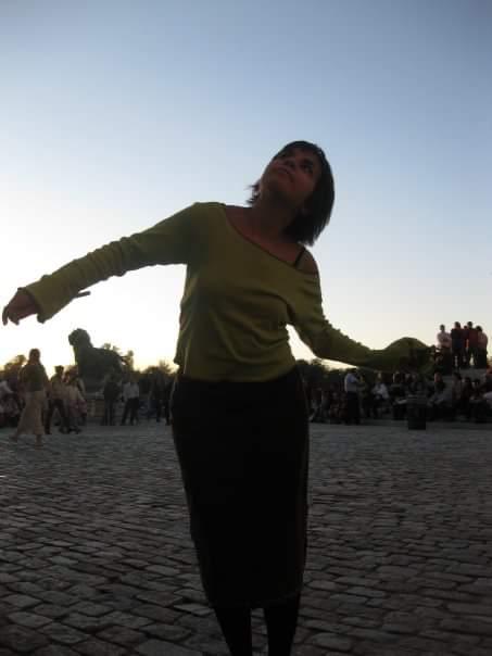 India Vera, 'experta abrazadora'