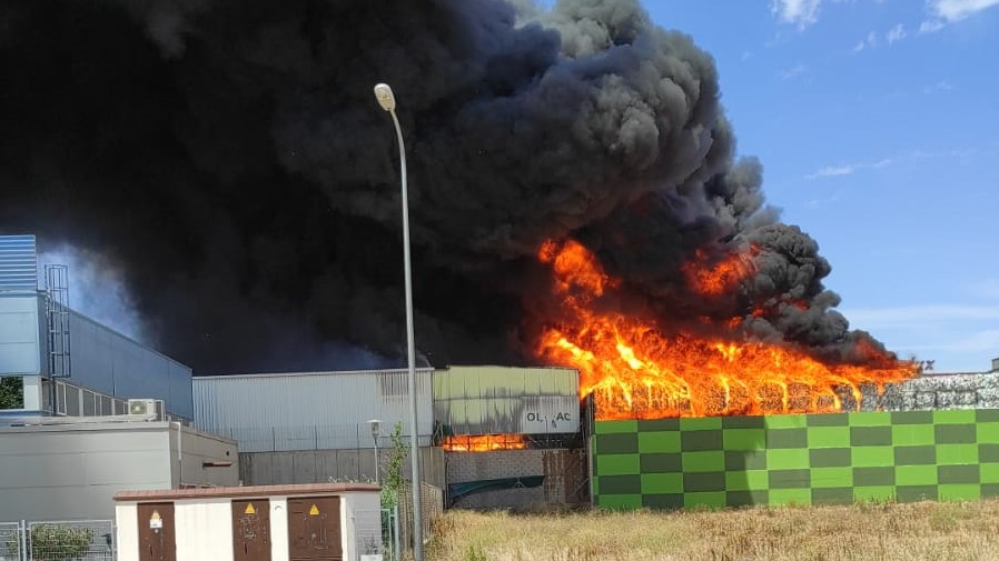 Incendio en Almendralejo