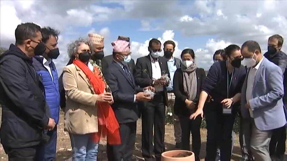 Delegación nepalí en el monte arropez