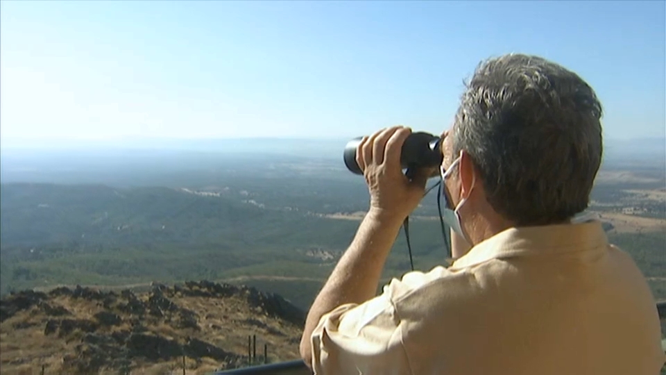 Alfonso Hernández vigilando la sierra de Gata