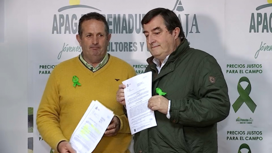 El presidente de APAG Extremadura ASAJA, Ángel Metidieri, junto al de ASAJA Cáceres, Ángel García Blanco | Archivo