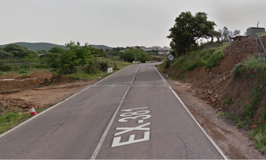 Encuentran a un hombre tras salirse su vehículo de la vía