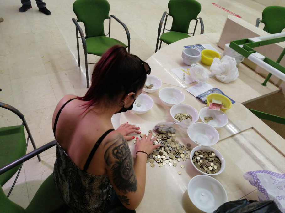 Una de las últimas extremeñas que cambiará sus pesetas en euros