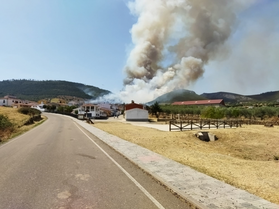 Imagen del incendio en Casas de Millán