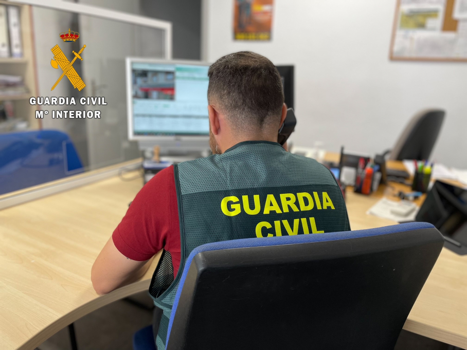 Guardia Civil en un momento de la investigación