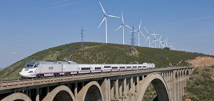 Alvia a su paso por Extremadura