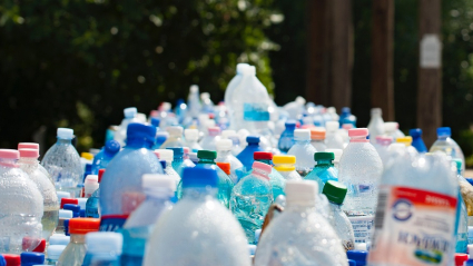 Botellas de plástico no reutilizables