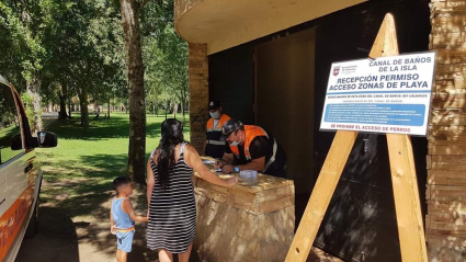 Punto de información en La Isla.