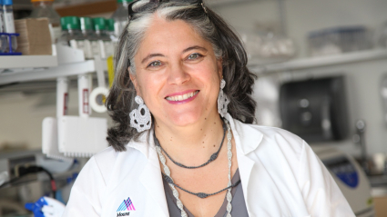 Ana Fernández Sesma en su laboratorio