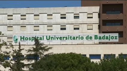 fachada hospital universitario de badajoz