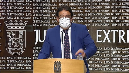 Imagen de la comparecencia del consejero de Sanidad