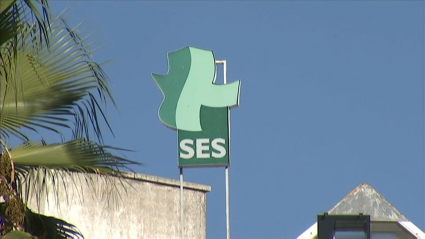 cartel del SES en un centro de salud de Badajoz