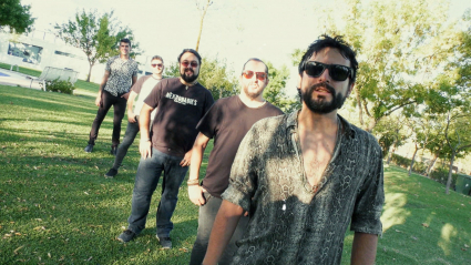 THE BUZZOS  MUÉVETE