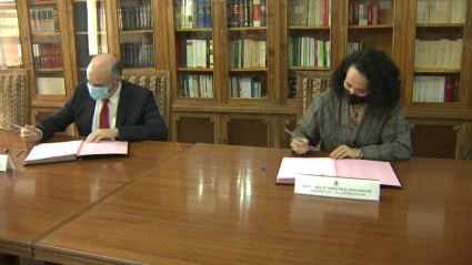 Firma del protocolo entre la presidenta del TSJEX y el presidente de la Cámara de Comercio de Badajoz