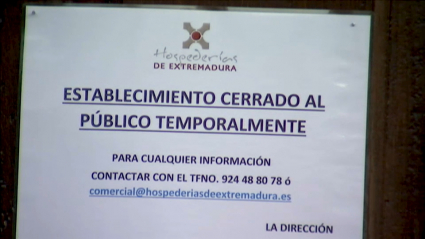Cartel de 'Cerrado' en una Hospedería