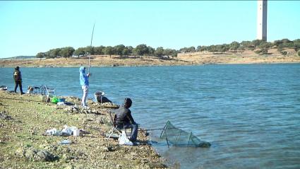 día de pesca en embalse de portaje