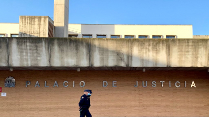 La Policía, patrullando por El Peri