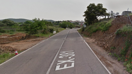 Encuentran a un hombre tras salirse su vehículo de la vía