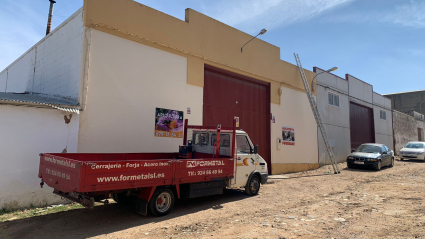 Nave de Almendralejo donde se ha producido el accidente laboral