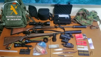 Armas y efectos intervenidos por la Guardia Civil en la operación