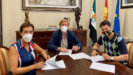 PP, C's y concejal no adscrito sellan pacto de investidura para Badajoz.