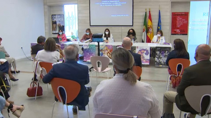 Reunión de la mesa de coordinación contra la violencia de género reunida esta mañana en la Casa de la Mujer de Badajoz 