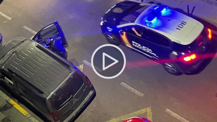 Momento en el que los agentes se personan en el lugar de los hechos