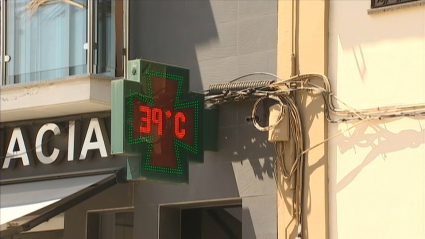 Un termómetro marca 39º