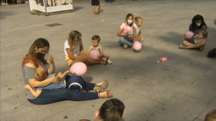 Madres de 'Pachamama' amamantando en la Plaza de Mérida