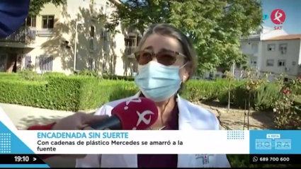 Mujer encadenada a la fuente