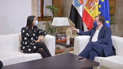 Encuentro de Vara y Arrimadas en la sede de la presidencia de la Junta en Mérida