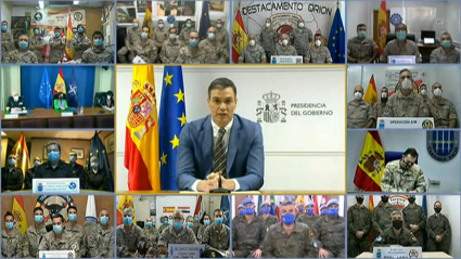 Sánchez en videoconferencia con soldados en el exterior