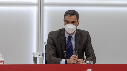 Reunión de Pedro Sánchez y el equipo económico del gobierno sobre reforma laboral, este lunes en la sede del PSOE en la calle Ferraz, en Madrid.