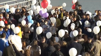 Lanzamiento de globos por Saúl, jugador del San Roque