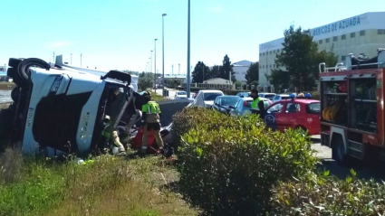 El camión iba cargado de hielo en el momento del accidente