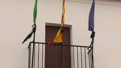 Banderas a media asta Trasierra