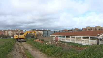 Las máquinas derriban los muros del antiguo Estadio José Pache