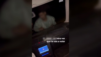 Conducción temeraria. Chico el capó de un coche