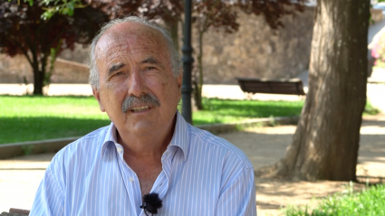 Jesús Reynolds Presidente Plaza de Toros Pañuelo Blanco Rojo Naranja  Tierra de Toros Canal Extremadura