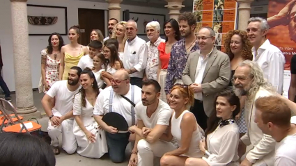 Foto de familia del elenco de 'Titanes. La Furia de los Dioses'