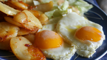 Huevos fritos con patatas