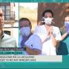 Imagen del alcalde de Arroyo de la Luz y unas enfermeras aplaudiendo