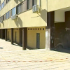 La fiesta se desarrollaba en un local de este bloque de viviendas del barrio de La Calzada.