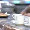 Café y cruasán en cafetería de Talavera la Real